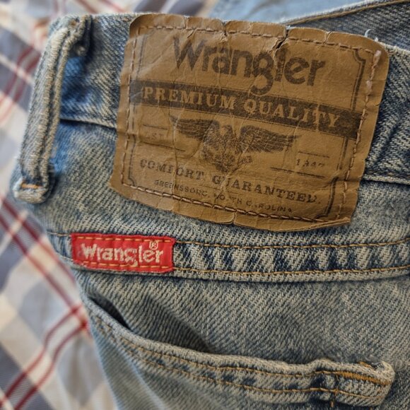 Wrangler men's naturally distressed jeans size 36 x30. - Picture 5 of 6